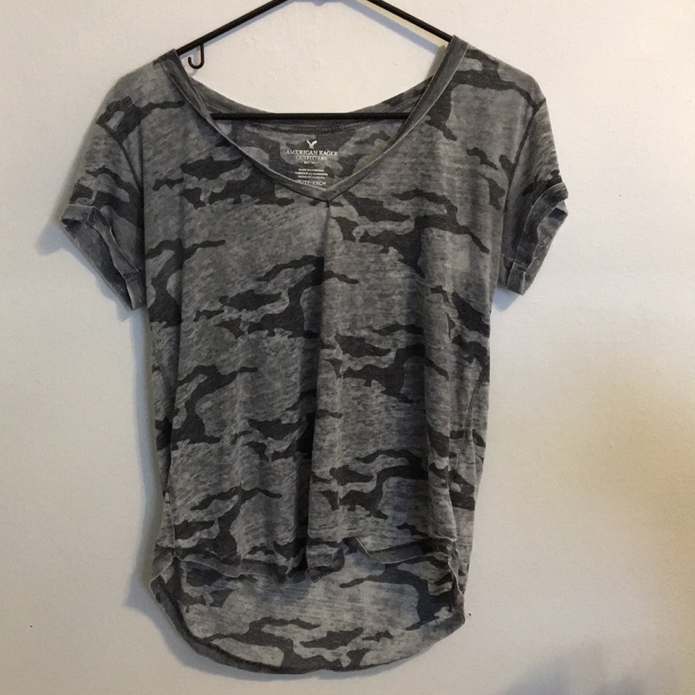 I am selling a v neck shirt